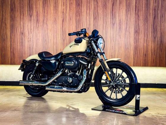 HARLEY-DAVIDSON SPORTSTER IRON 883 